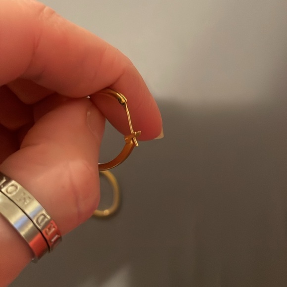 Gold tone oval hoop earrings EVC - Picture 2 of 3